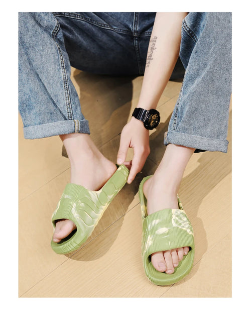 Summer men's and women's flip-flops beach shoes New flat slippers couples comfortable non-slip bathroom sandals